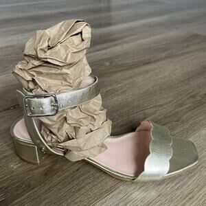 Kate Spade New York Sandals Sz 7.5 Gold Scalloped Wrap Ankle 1.5" Block Heel